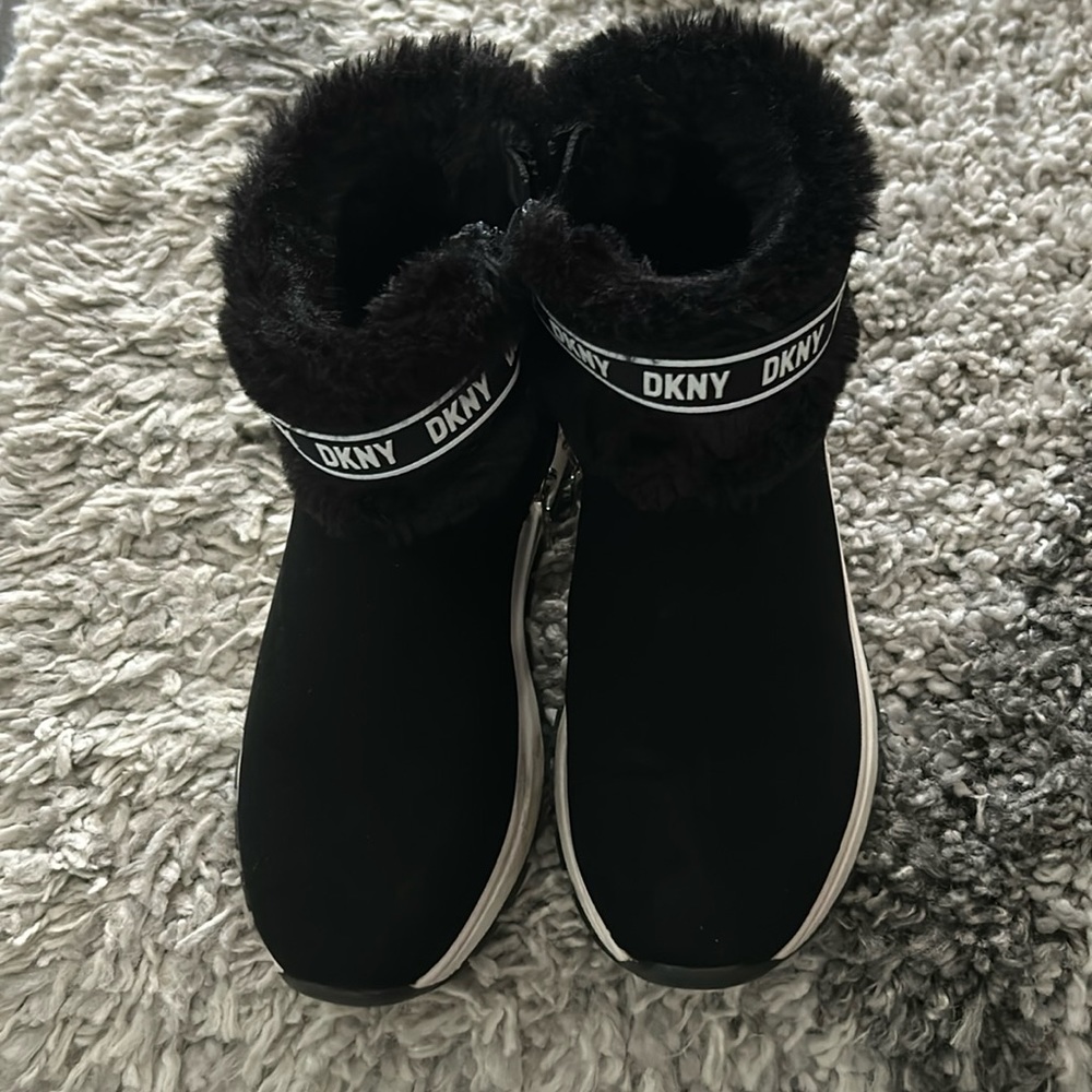 DKNYC Super fashionable girl booties 🤩💝